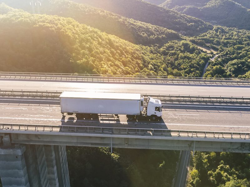 gold-arrow_banner_home-servicos-transporte-rodoviario gold-arrow_banner_home-servicos-transporte-rodoviario